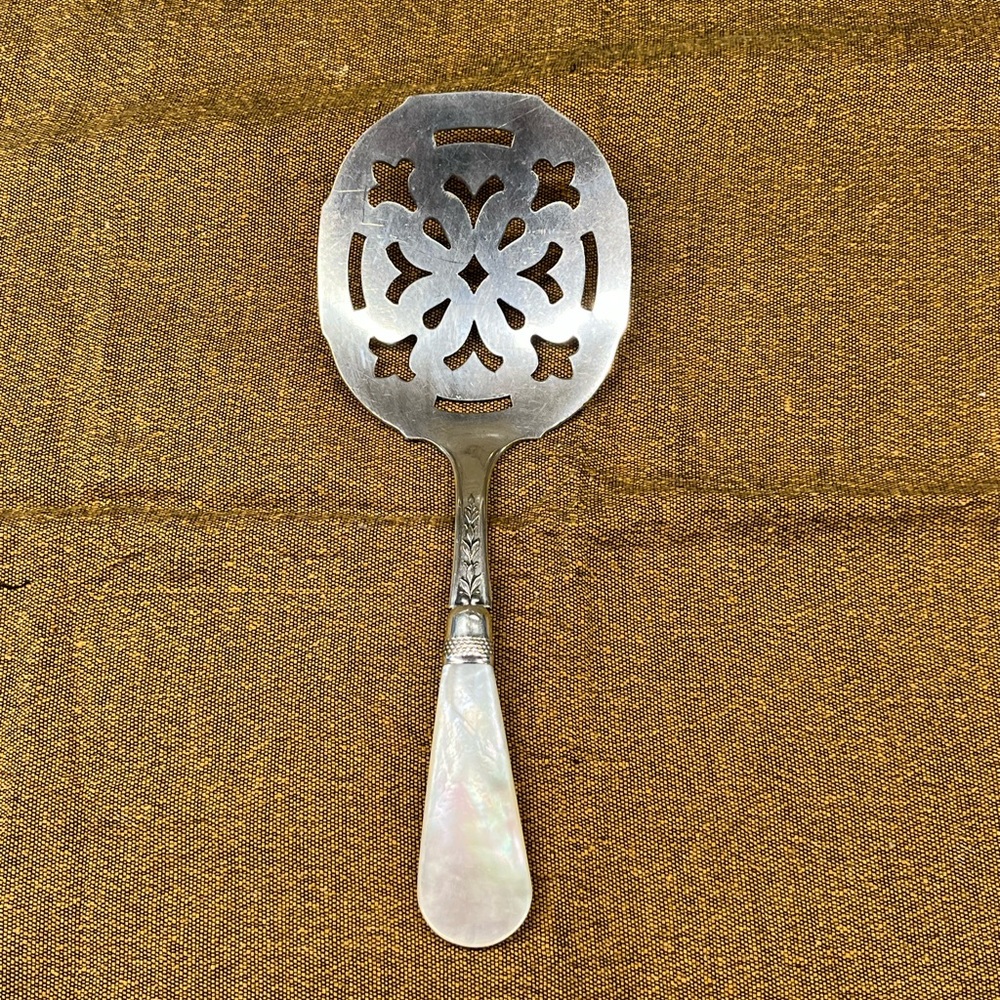 Pearl-Handled Tomato or Pancake Server Silver & Silver-plated - Victorian